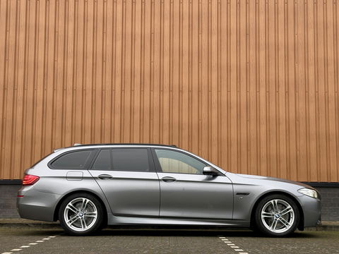 BMW 5 Serie Touring 520i Executive | Panoramadak | Parkeersensoren | Elektrische Stoelen + Geheugenfunctie | Cruise Control | Keyless | Stoelverwarming