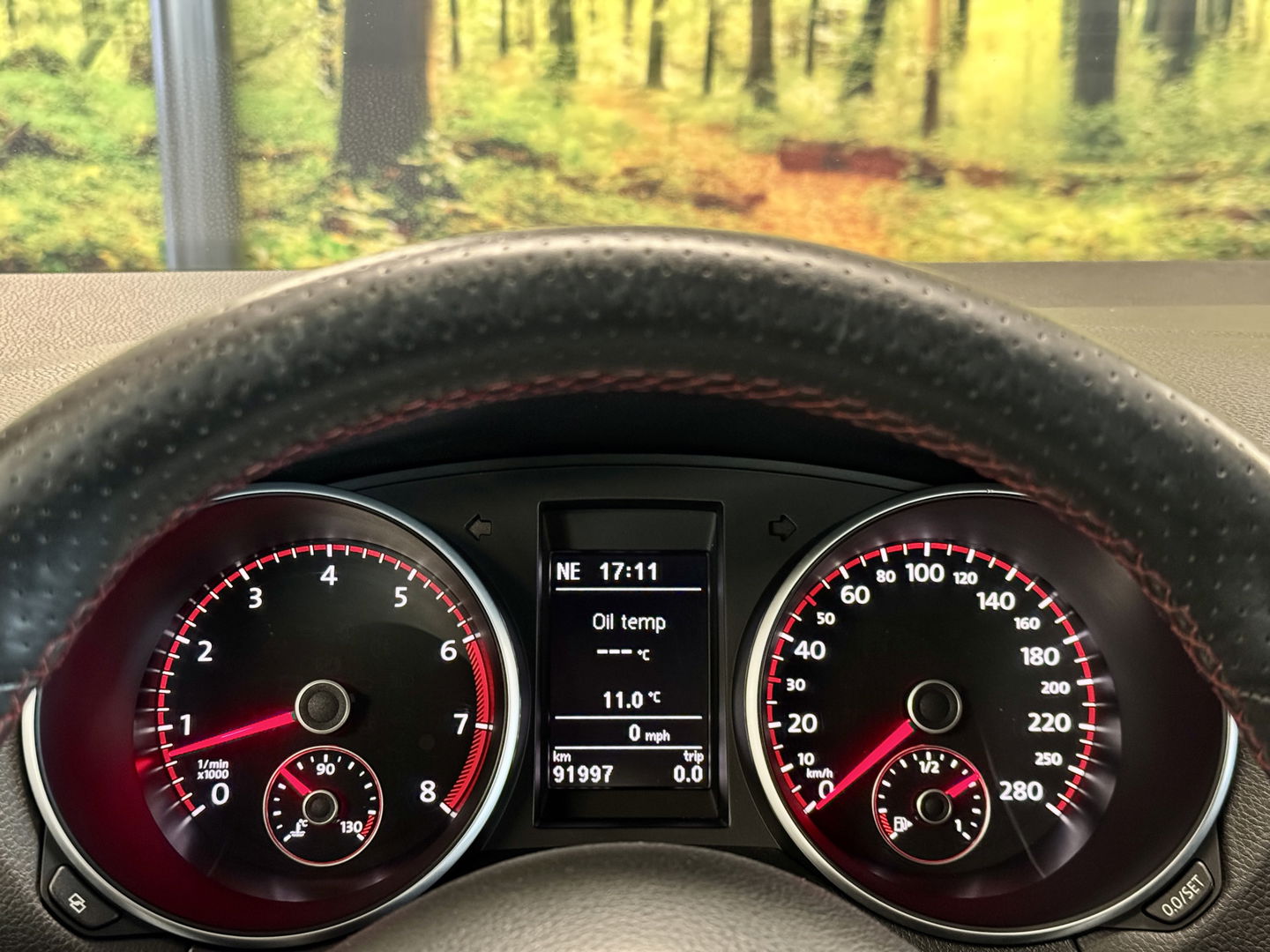 Volkswagen Golf 2.0 GTI | Leder | Navigatie | Bluetooth | Cruise Control | Airconditioning | Parkeersensoren | Xenon | Multifunctioneel Stuurwiel | Elektrische Spiegels | Isofix | 17" Lichtmetaal |