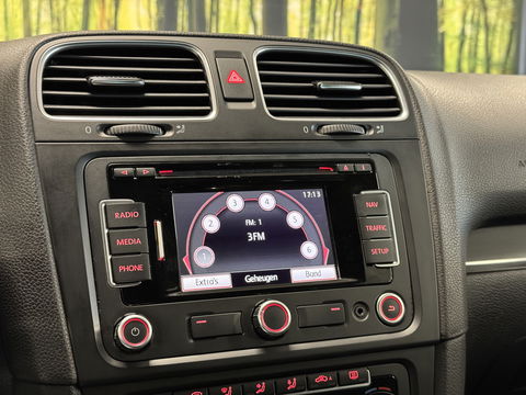 Volkswagen Golf 2.0 GTI | Leder | Navigatie | Bluetooth | Cruise Control | Airconditioning | Parkeersensoren | Xenon | Multifunctioneel Stuurwiel | Elektrische Spiegels | Isofix | 17" Lichtmetaal |