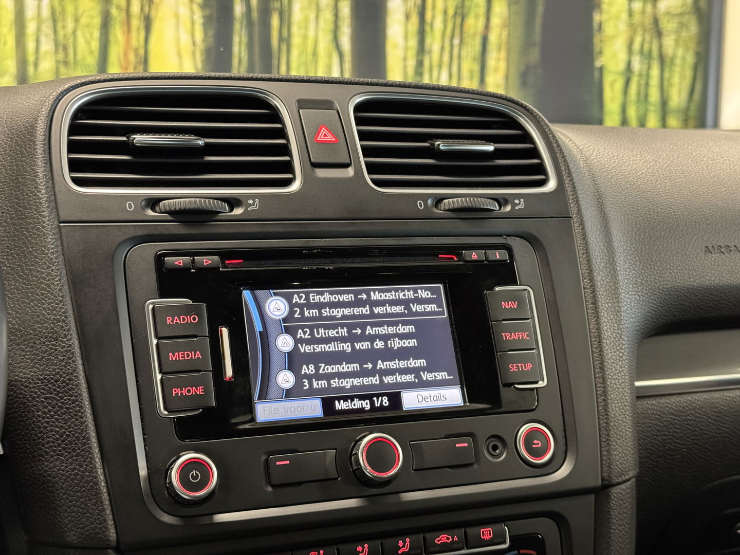 Volkswagen Golf 2.0 GTI | Leder | Navigatie | Bluetooth | Cruise Control | Airconditioning | Parkeersensoren | Xenon | Multifunctioneel Stuurwiel | Elektrische Spiegels | Isofix | 17" Lichtmetaal |