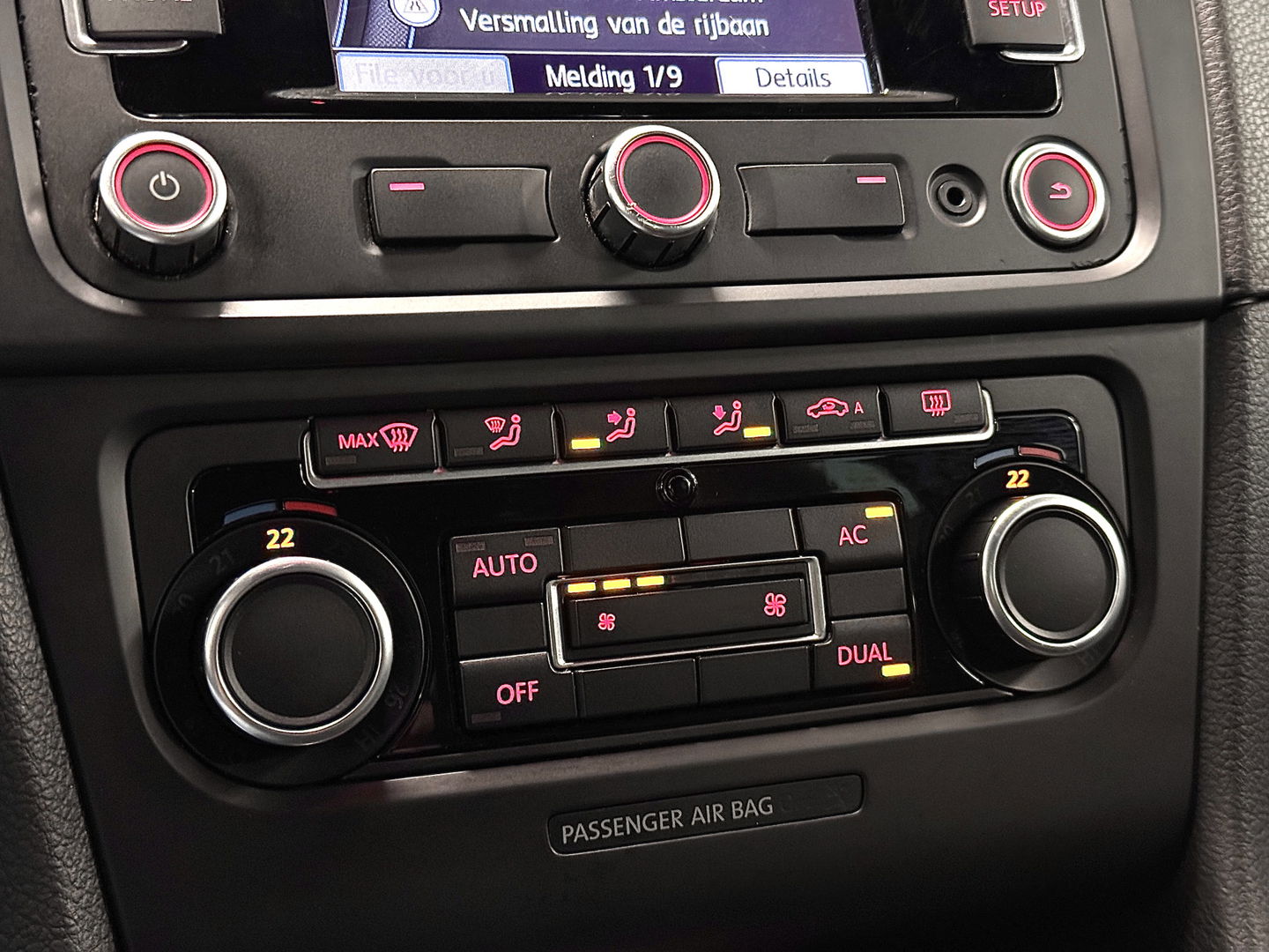 Volkswagen Golf 2.0 GTI | Leder | Navigatie | Bluetooth | Cruise Control | Airconditioning | Parkeersensoren | Xenon | Multifunctioneel Stuurwiel | Elektrische Spiegels | Isofix | 17" Lichtmetaal |