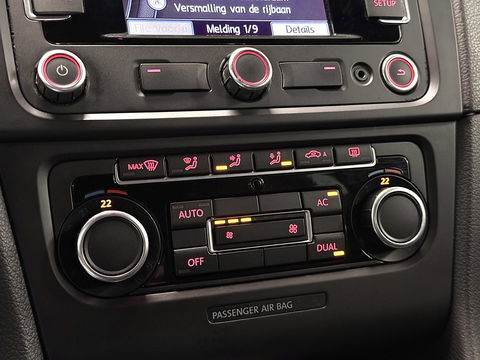 Volkswagen Golf 2.0 GTI | Leder | Navigatie | Bluetooth | Cruise Control | Airconditioning | Parkeersensoren | Xenon | Multifunctioneel Stuurwiel | Elektrische Spiegels | Isofix | 17" Lichtmetaal |