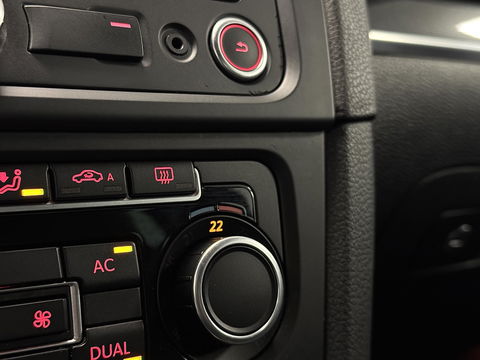 Volkswagen Golf 2.0 GTI | Leder | Navigatie | Bluetooth | Cruise Control | Airconditioning | Parkeersensoren | Xenon | Multifunctioneel Stuurwiel | Elektrische Spiegels | Isofix | 17" Lichtmetaal |