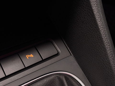 Volkswagen Golf 2.0 GTI | Leder | Navigatie | Bluetooth | Cruise Control | Airconditioning | Parkeersensoren | Xenon | Multifunctioneel Stuurwiel | Elektrische Spiegels | Isofix | 17" Lichtmetaal |