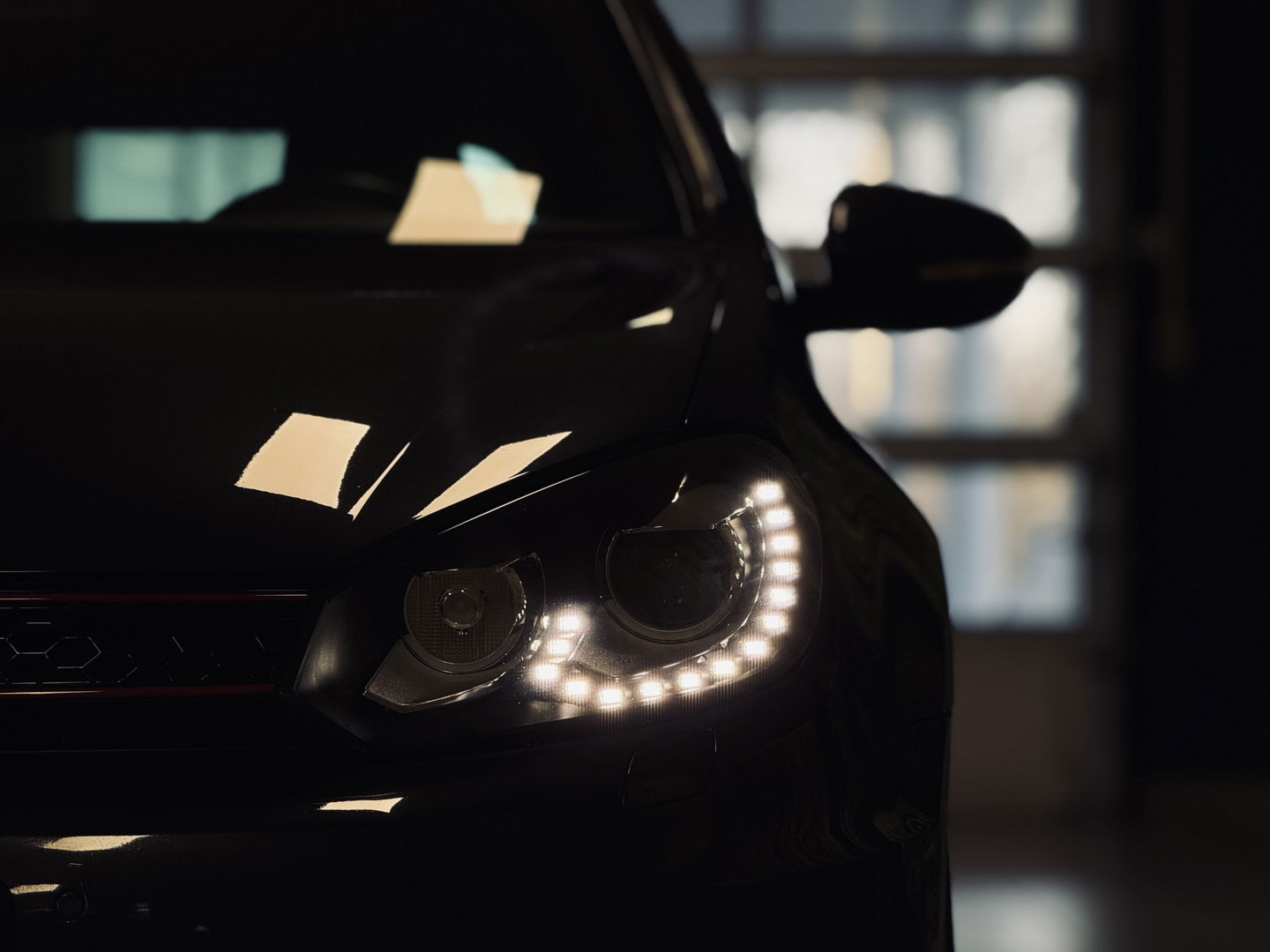 Volkswagen Golf 2.0 GTI | Leder | Navigatie | Bluetooth | Cruise Control | Airconditioning | Parkeersensoren | Xenon | Multifunctioneel Stuurwiel | Elektrische Spiegels | Isofix | 17" Lichtmetaal |