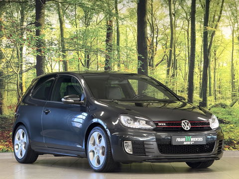 Volkswagen Golf 2.0 GTI | Leder | Navigatie | Bluetooth | Cruise Control | Airconditioning | Parkeersensoren | Xenon | Multifunctioneel Stuurwiel | Elektrische Spiegels | Isofix | 17" Lichtmetaal |