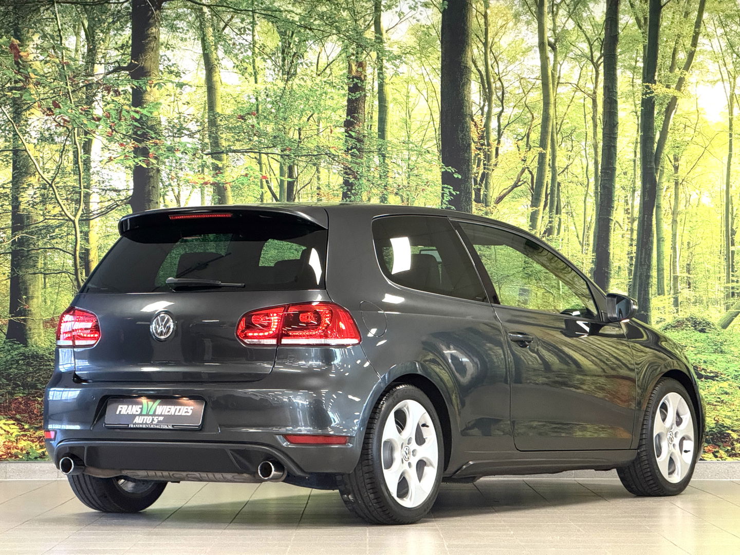Volkswagen Golf 2.0 GTI | Leder | Navigatie | Bluetooth | Cruise Control | Airconditioning | Parkeersensoren | Xenon | Multifunctioneel Stuurwiel | Elektrische Spiegels | Isofix | 17" Lichtmetaal |
