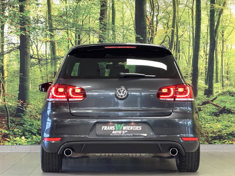 Volkswagen Golf 2.0 GTI | Leder | Navigatie | Bluetooth | Cruise Control | Airconditioning | Parkeersensoren | Xenon | Multifunctioneel Stuurwiel | Elektrische Spiegels | Isofix | 17" Lichtmetaal |