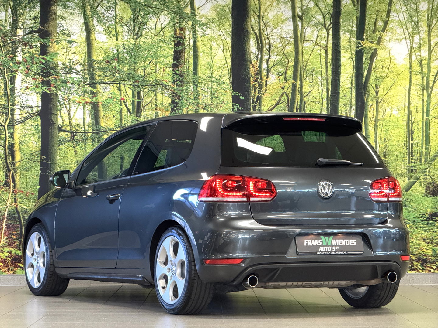Volkswagen Golf 2.0 GTI | Leder | Navigatie | Bluetooth | Cruise Control | Airconditioning | Parkeersensoren | Xenon | Multifunctioneel Stuurwiel | Elektrische Spiegels | Isofix | 17" Lichtmetaal |