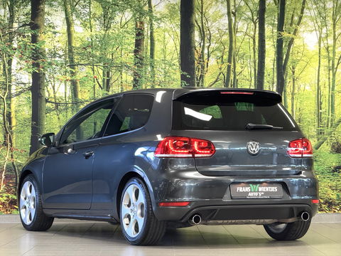 Volkswagen Golf 2.0 GTI | Leder | Navigatie | Bluetooth | Cruise Control | Airconditioning | Parkeersensoren | Xenon | Multifunctioneel Stuurwiel | Elektrische Spiegels | Isofix | 17" Lichtmetaal |