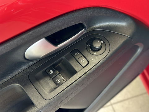 Volkswagen up! 1.0 BMT move up! | Dealer Onderhouden! | Airconditioning | DAB | Bluetooth | Stop&GO | Automatische verlichting |