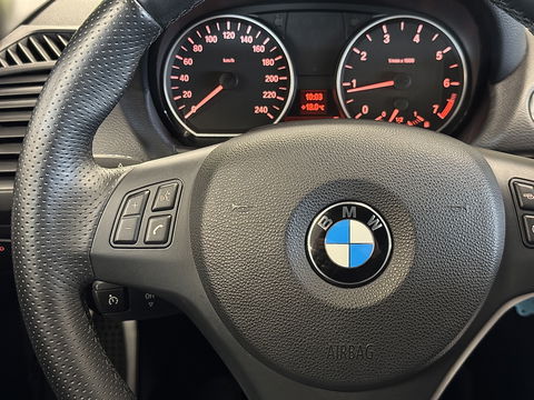 BMW 1 Serie Cabrio 118i M Sport Edition | Origineel Nederlands! | M Pakket | Leder | Navigatie | Cruise Control | Stoelverwarming | Parkeersensoren Achter | Airconditioning | Lichtmetaal 17'' |