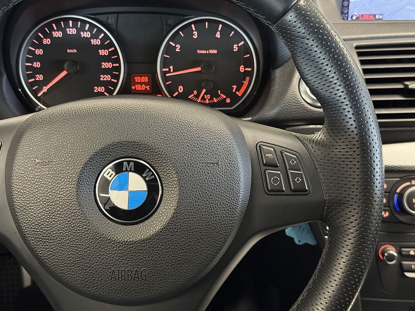 BMW 1 Serie Cabrio 118i M Sport Edition | Origineel Nederlands! | M Pakket | Leder | Navigatie | Cruise Control | Stoelverwarming | Parkeersensoren Achter | Airconditioning | Lichtmetaal 17'' |