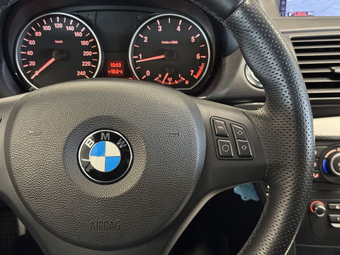 BMW 1 Serie Cabrio 118i M Sport Edition | Origineel Nederlands! | M Pakket | Leder | Navigatie | Cruise Control | Stoelverwarming | Parkeersensoren Achter | Airconditioning | Lichtmetaal 17'' |