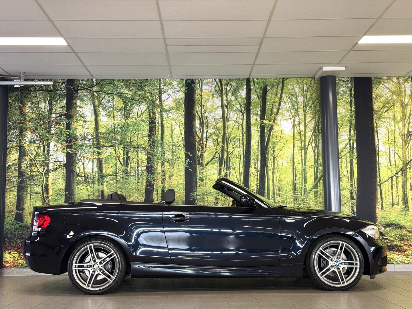 BMW 1 Serie Cabrio 118i M Sport Edition | Origineel Nederlands! | M Pakket | Leder | Navigatie | Cruise Control | Stoelverwarming | Parkeersensoren Achter | Airconditioning | Lichtmetaal 17'' |