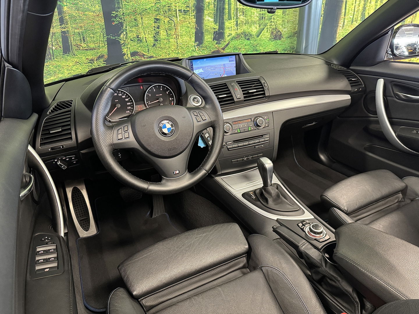 BMW 1 Serie Cabrio 118i M Sport Edition | Origineel Nederlands! | M Pakket | Leder | Navigatie | Cruise Control | Stoelverwarming | Parkeersensoren Achter | Airconditioning | Lichtmetaal 17'' |