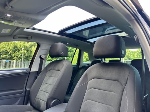 Volkswagen Tiguan 1.4 TSI ACT R-line | Panoramadak | Adaptive Cruise Control | Achteruitrijcamera | Keyless Go/Entry | Stoelverwarming | Bluetooth | DAB |