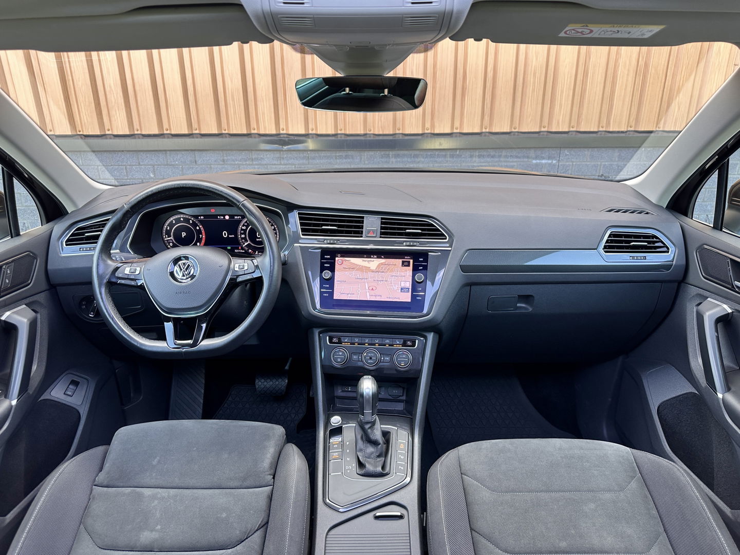 Volkswagen Tiguan 1.4 TSI ACT R-line | Panoramadak | Adaptive Cruise Control | Achteruitrijcamera | Keyless Go/Entry | Stoelverwarming | Bluetooth | DAB |