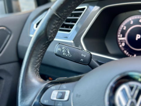 Volkswagen Tiguan 1.4 TSI ACT R-line | Panoramadak | Adaptive Cruise Control | Achteruitrijcamera | Keyless Go/Entry | Stoelverwarming | Bluetooth | DAB |