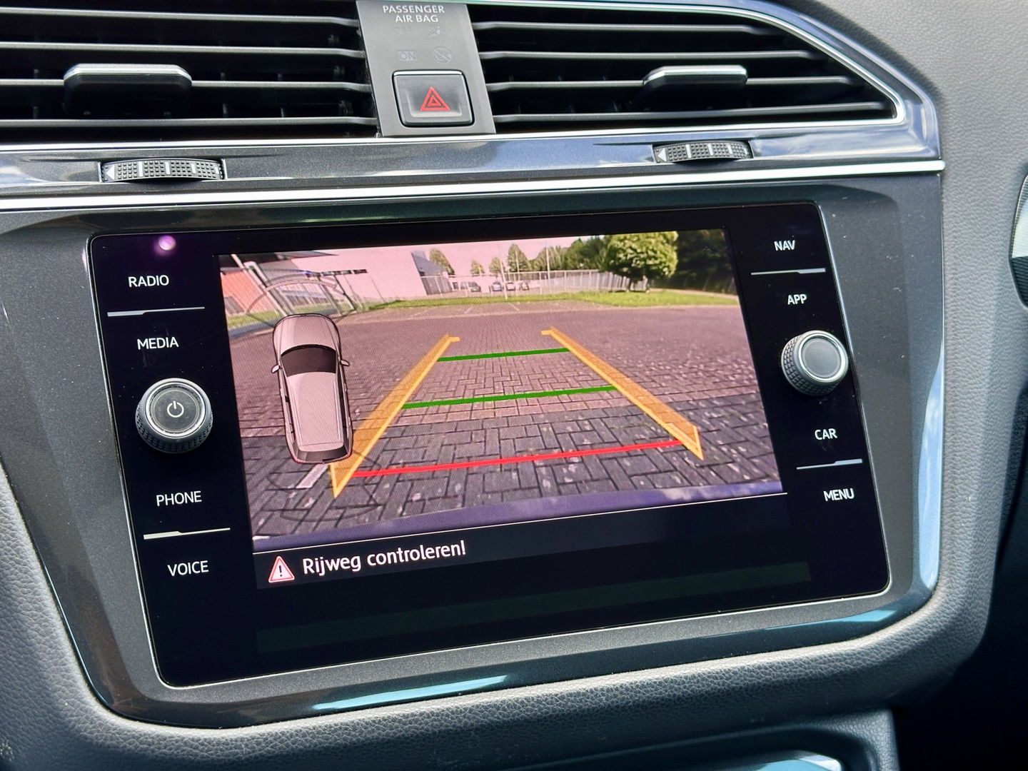 Volkswagen Tiguan 1.4 TSI ACT R-line | Panoramadak | Adaptive Cruise Control | Achteruitrijcamera | Keyless Go/Entry | Stoelverwarming | Bluetooth | DAB |