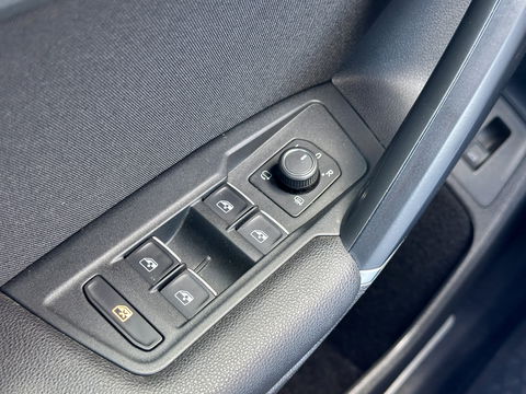 Volkswagen Tiguan 1.4 TSI ACT R-line | Panoramadak | Adaptive Cruise Control | Achteruitrijcamera | Keyless Go/Entry | Stoelverwarming | Bluetooth | DAB |