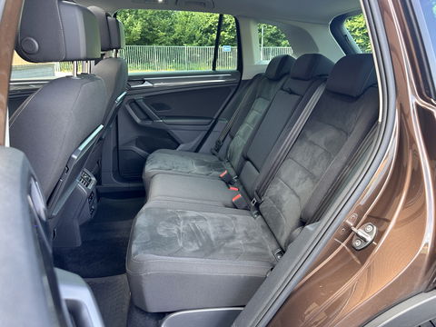 Volkswagen Tiguan 1.4 TSI ACT R-line | Panoramadak | Adaptive Cruise Control | Achteruitrijcamera | Keyless Go/Entry | Stoelverwarming | Bluetooth | DAB |