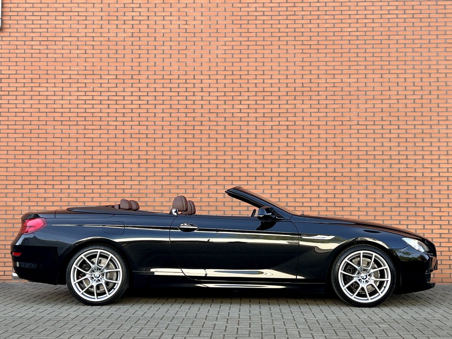 BMW 6 Serie Cabrio 640i High Executive | 320 PK! | Head-Up Display | Softclose | Xenon | 20" Lichtmetaal | Camera | Lederen Bekleding