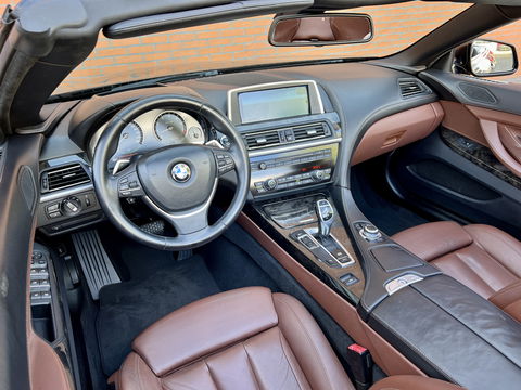 BMW 6 Serie Cabrio 640i High Executive | 320 PK! | Head-Up Display | Softclose | Xenon | 20" Lichtmetaal | Camera | Lederen Bekleding