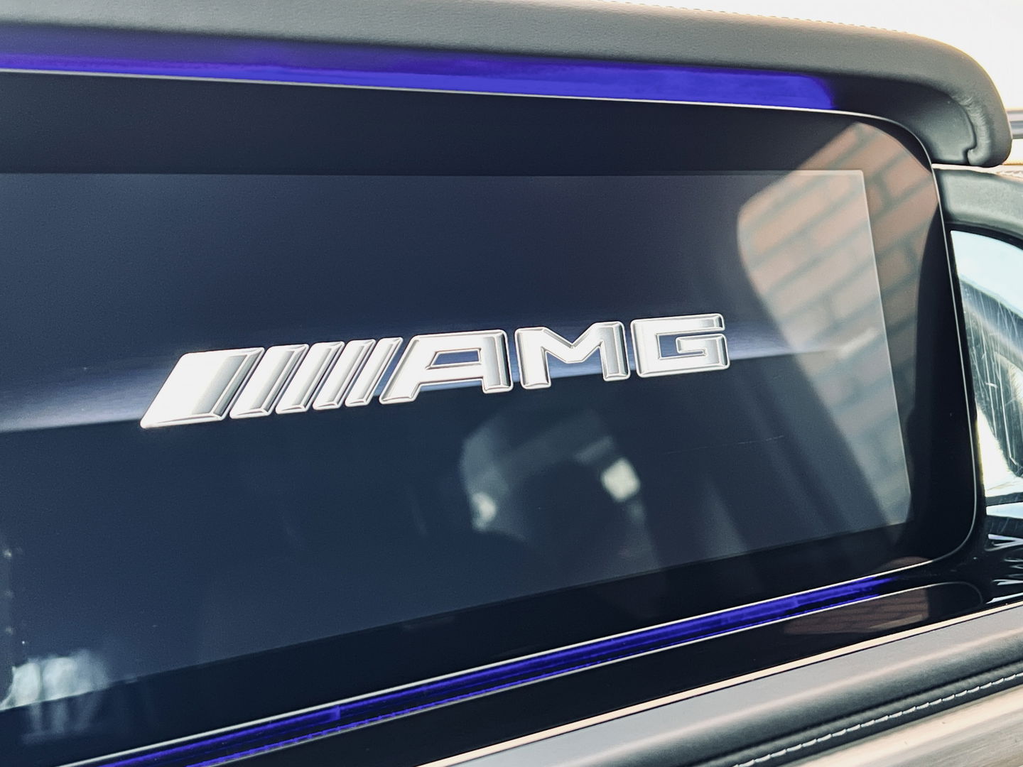 Mercedes-Benz G-Klasse 63 Premium Plus | AMG | V8 | Burmester | 22" Lichtmetaal | Lederen bekleding | Massage | Widescreen | Alcantara hemelbekleding | Schuif/kantel dak |