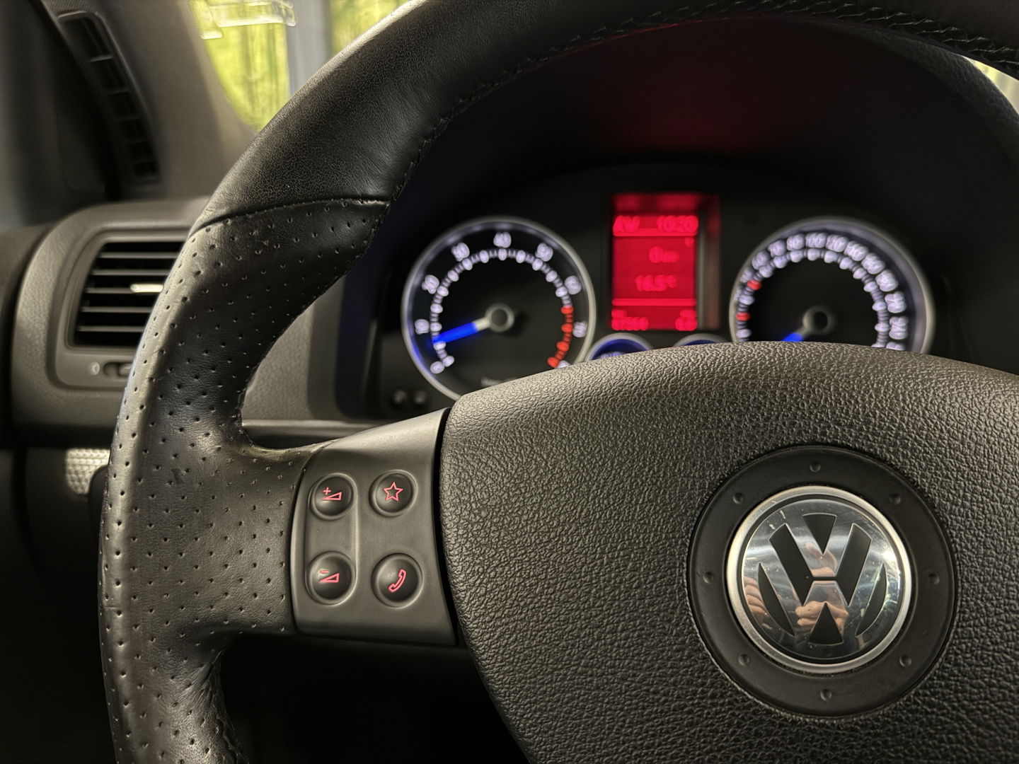 Volkswagen Golf 3.2 R32 | 5 Deurs | 250 PK! | 6 Cilinder | Youngtimer | Leder | 6 Versnellingen | Navigatie | Airconditioning | Parkeersensoren | 18" Lichtmetaal | Xenon | Stoelverwarming |