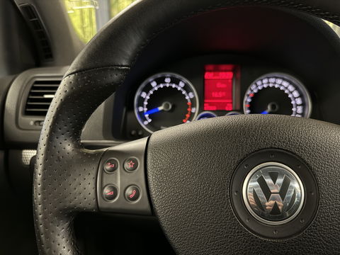 Volkswagen Golf 3.2 R32 | 5 Deurs | 250 PK! | 6 Cilinder | Youngtimer | Leder | 6 Versnellingen | Navigatie | Airconditioning | Parkeersensoren | 18" Lichtmetaal | Xenon | Stoelverwarming |