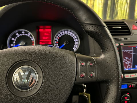 Volkswagen Golf 3.2 R32 | 5 Deurs | 250 PK! | 6 Cilinder | Youngtimer | Leder | 6 Versnellingen | Navigatie | Airconditioning | Parkeersensoren | 18" Lichtmetaal | Xenon | Stoelverwarming |