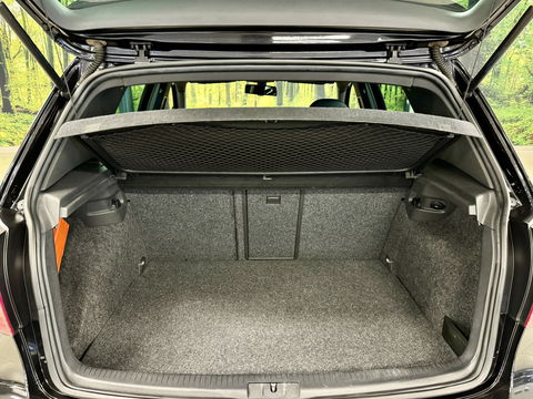 Volkswagen Golf 3.2 R32 | 5 Deurs | 250 PK! | 6 Cilinder | Youngtimer | Leder | 6 Versnellingen | Navigatie | Airconditioning | Parkeersensoren | 18" Lichtmetaal | Xenon | Stoelverwarming |