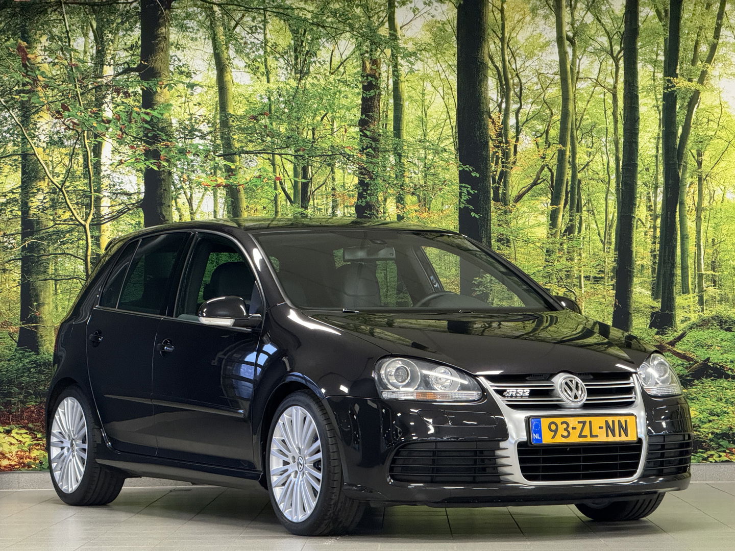 Volkswagen Golf 3.2 R32 | 5 Deurs | 250 PK! | 6 Cilinder | Youngtimer | Leder | 6 Versnellingen | Navigatie | Airconditioning | Parkeersensoren | 18" Lichtmetaal | Xenon | Stoelverwarming |