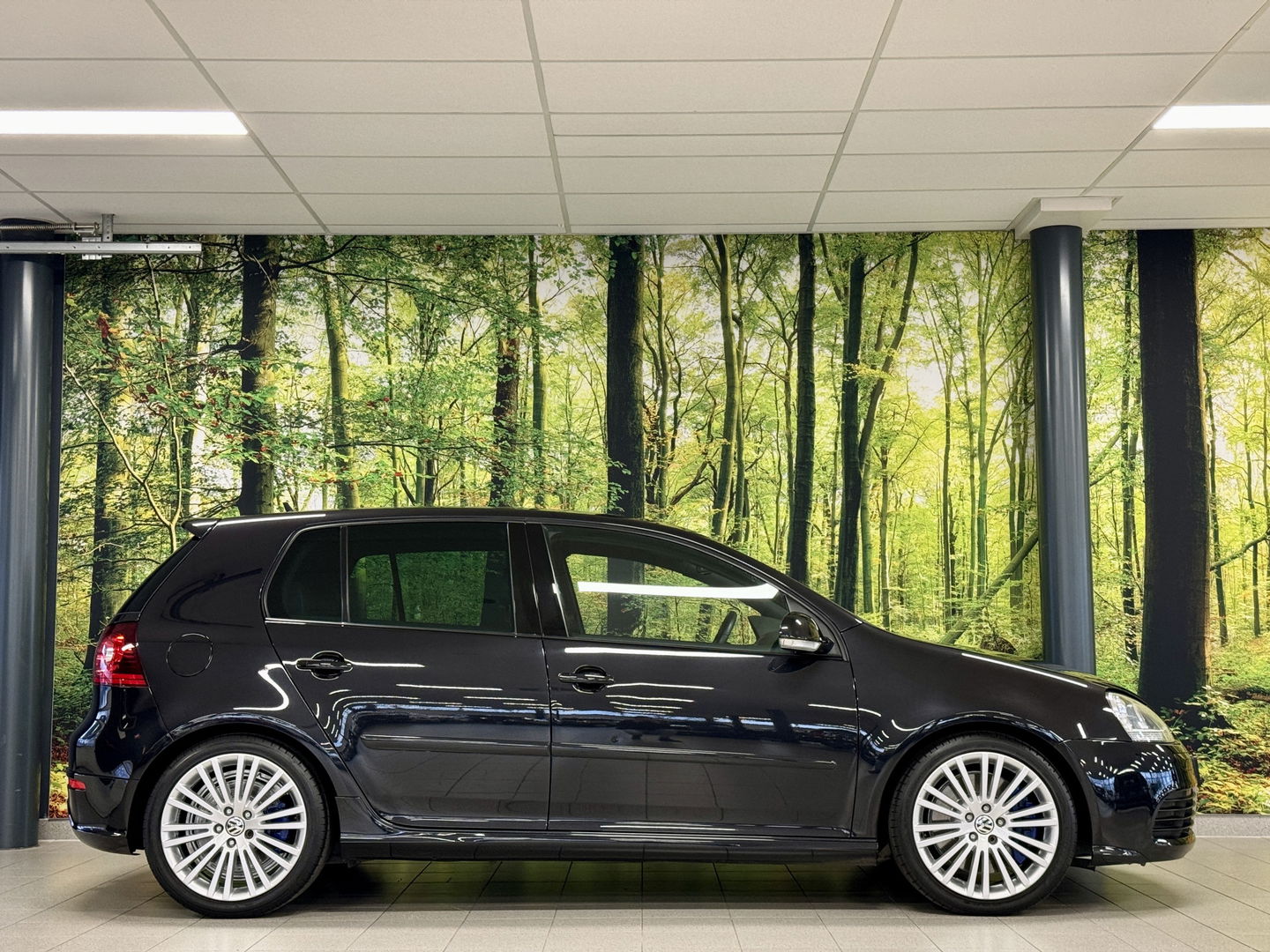 Volkswagen Golf 3.2 R32 | 5 Deurs | 250 PK! | 6 Cilinder | Youngtimer | Leder | 6 Versnellingen | Navigatie | Airconditioning | Parkeersensoren | 18" Lichtmetaal | Xenon | Stoelverwarming |