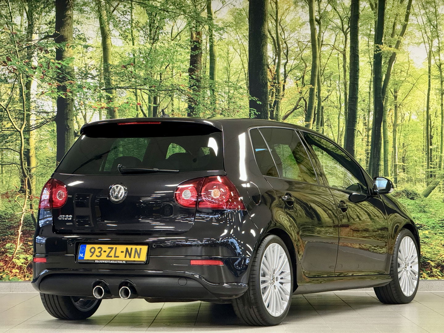 Volkswagen Golf 3.2 R32 | 5 Deurs | 250 PK! | 6 Cilinder | Youngtimer | Leder | 6 Versnellingen | Navigatie | Airconditioning | Parkeersensoren | 18" Lichtmetaal | Xenon | Stoelverwarming |