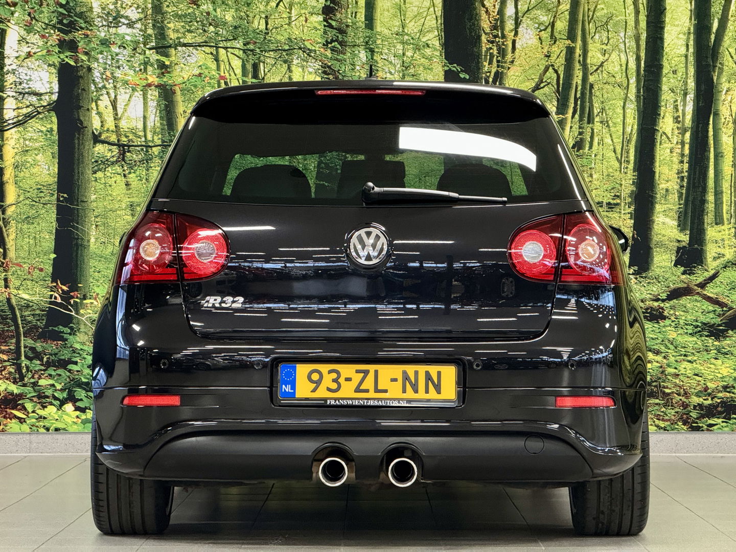 Volkswagen Golf 3.2 R32 | 5 Deurs | 250 PK! | 6 Cilinder | Youngtimer | Leder | 6 Versnellingen | Navigatie | Airconditioning | Parkeersensoren | 18" Lichtmetaal | Xenon | Stoelverwarming |