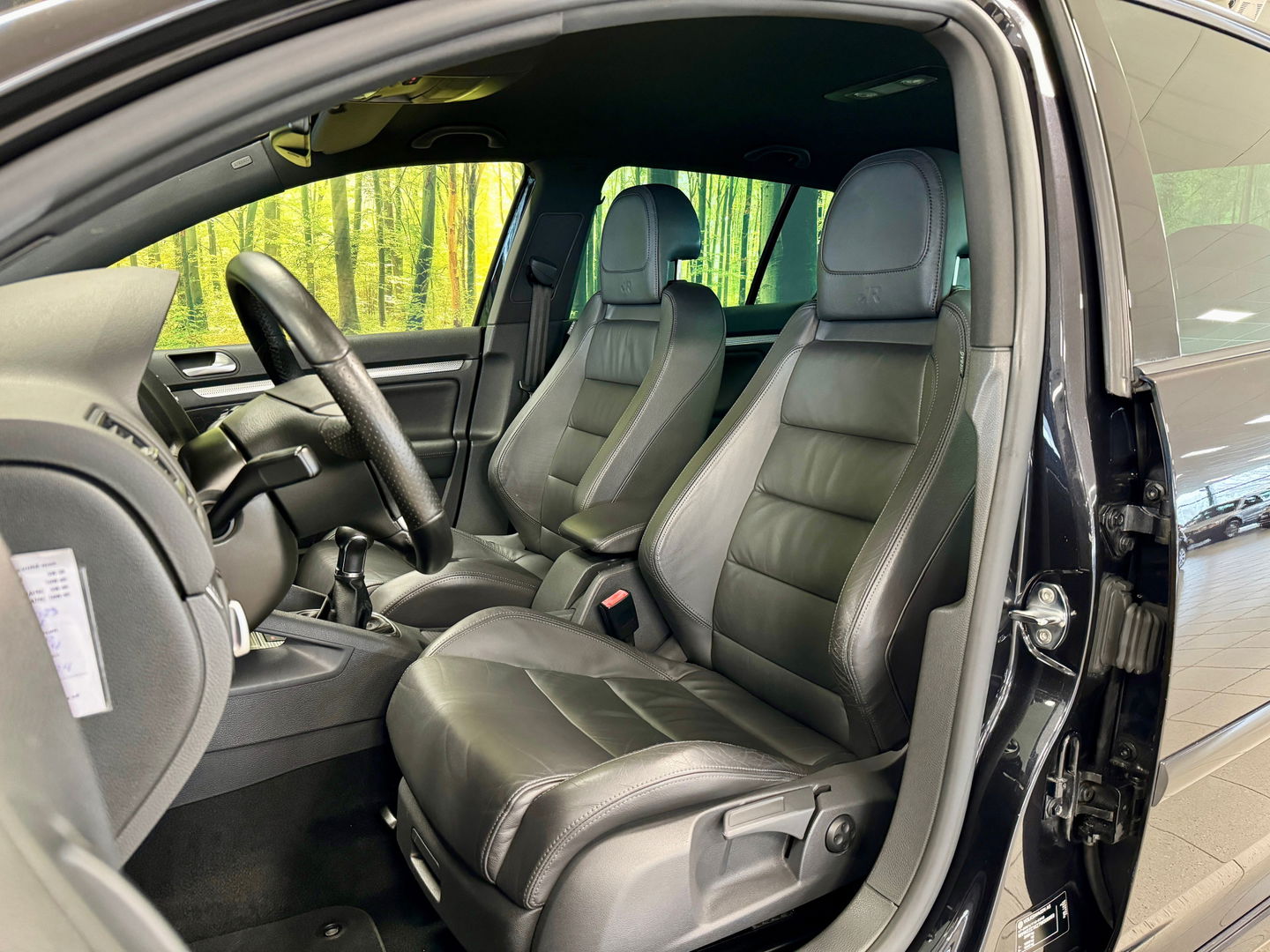 Volkswagen Golf 3.2 R32 | 5 Deurs | 250 PK! | 6 Cilinder | Youngtimer | Leder | 6 Versnellingen | Navigatie | Airconditioning | Parkeersensoren | 18" Lichtmetaal | Xenon | Stoelverwarming |