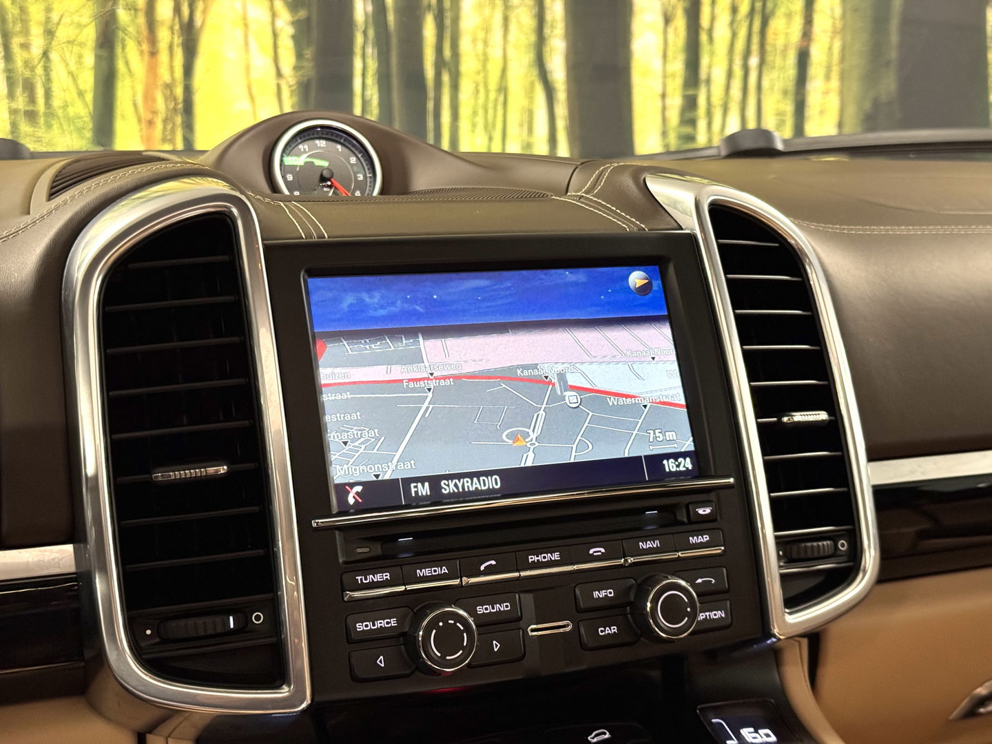 Porsche Cayenne 3.6 S | 421 PK! | Panoramadak | 21" Lichtmetaal | Sportchrono Pakket | Elektrische Stoelen + Geheugen