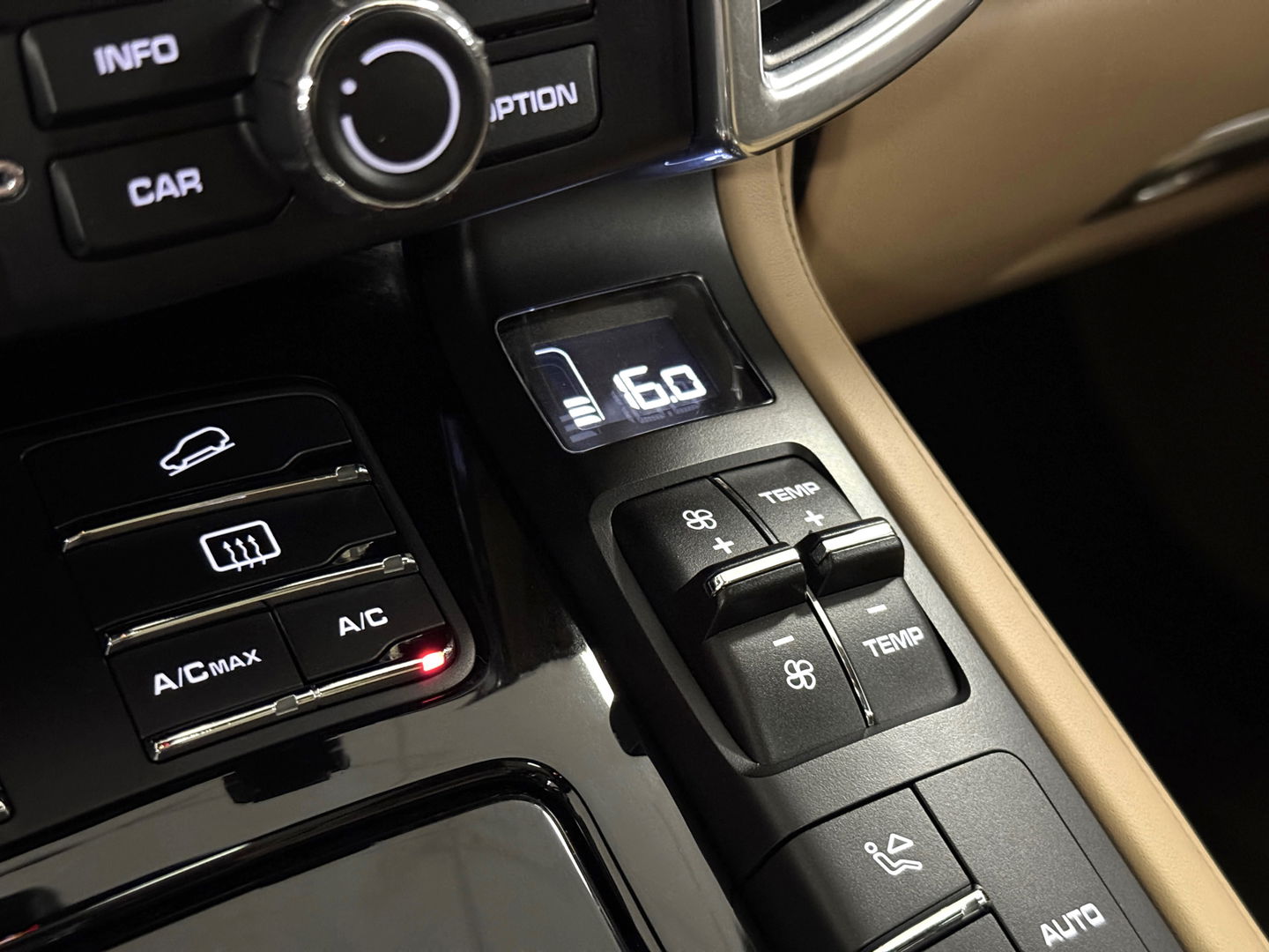 Porsche Cayenne 3.6 S | 421 PK! | Panoramadak | 21" Lichtmetaal | Sportchrono Pakket | Elektrische Stoelen + Geheugen