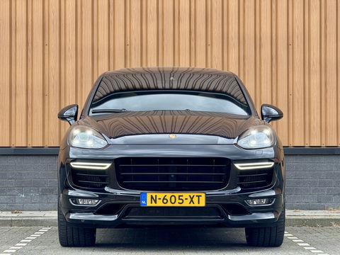 Porsche Cayenne 3.6 S | 421 PK! | Panoramadak | 21" Lichtmetaal | Sportchrono Pakket | Elektrische Stoelen + Geheugen