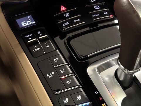 Porsche Cayenne 3.6 S | 421 PK! | Panoramadak | 21" Lichtmetaal | Sportchrono Pakket | Elektrische Stoelen + Geheugen