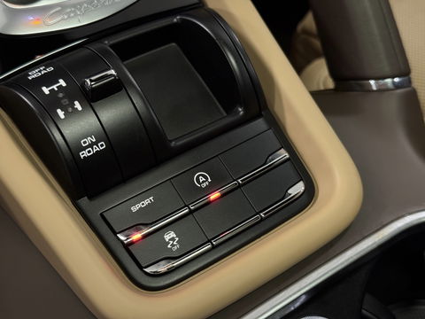 Porsche Cayenne 3.6 S | 421 PK! | Panoramadak | 21" Lichtmetaal | Sportchrono Pakket | Elektrische Stoelen + Geheugen