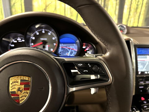 Porsche Cayenne 3.6 S | 421 PK! | Panoramadak | 21" Lichtmetaal | Sportchrono Pakket | Elektrische Stoelen + Geheugen