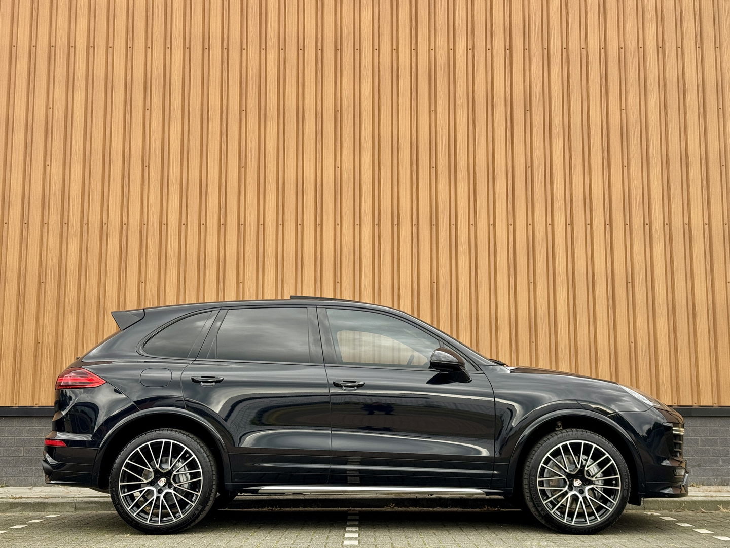 Porsche Cayenne 3.6 S | 421 PK! | Panoramadak | 21" Lichtmetaal | Sportchrono Pakket | Elektrische Stoelen + Geheugen