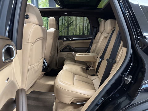 Porsche Cayenne 3.6 S | 421 PK! | Panoramadak | 21" Lichtmetaal | Sportchrono Pakket | Elektrische Stoelen + Geheugen
