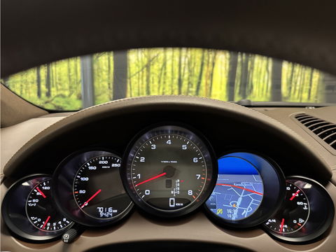 Porsche Cayenne 3.6 S | 421 PK! | Panoramadak | 21" Lichtmetaal | Sportchrono Pakket | Elektrische Stoelen + Geheugen