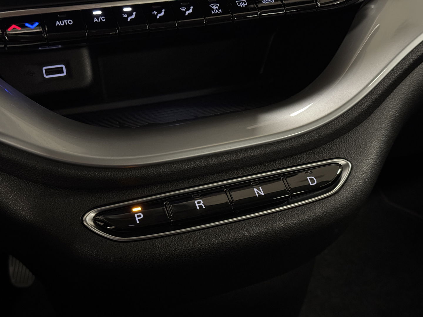 Fiat 500 Icon 42 kWh | Navigatie | Cruise Control | 16" Lichtmetaal | Lane Assist | Apple Carplay | Android Auto | DAB | Keyless Go |