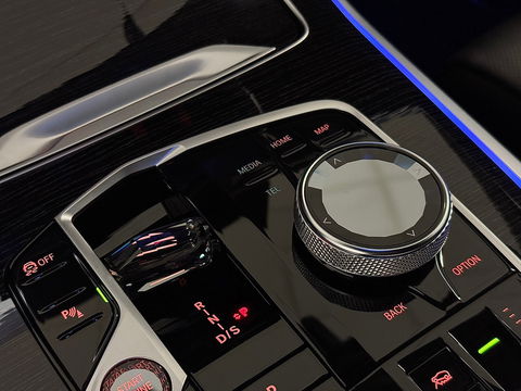 BMW X5 X-DRIVE 3.0D | M Pakket | 22'' lichtmetaal | Luchtvering | Trekhaak | 3500 Kg trekken | Panoramdak Sky Lounge | Bowers & Wilkins | BMW Individual Leder | X Offroad Pack | Alcantara Hemel |
