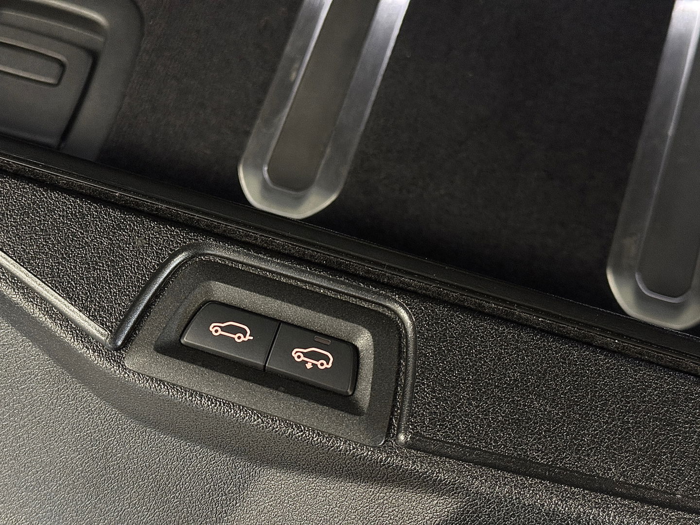 BMW X5 X-DRIVE 3.0D | M Pakket | 22'' lichtmetaal | Luchtvering | Trekhaak | 3500 Kg trekken | Panoramdak Sky Lounge | Bowers & Wilkins | BMW Individual Leder | X Offroad Pack | Alcantara Hemel |